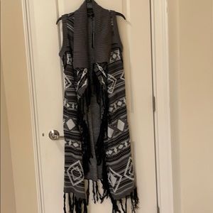 Romeo and Juliet Long Sleeveless Cardigan